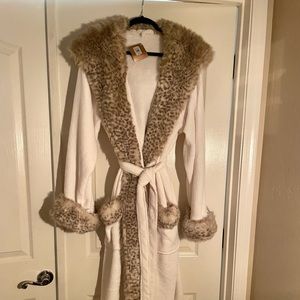 NWT-Pottery Barn Dune Leopard hooded bathrobe